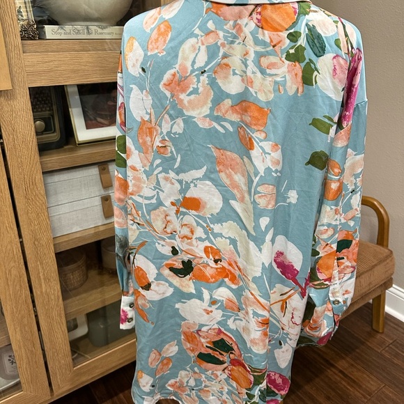 Entro Floral Button-Up Shirt size medium - Picture 4 of 5